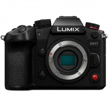 LUMIX DC-GH7 váz 5,7K 50p 10bit C4K 120fps All-Intra 32bit hang 800Mbps MultiFocus